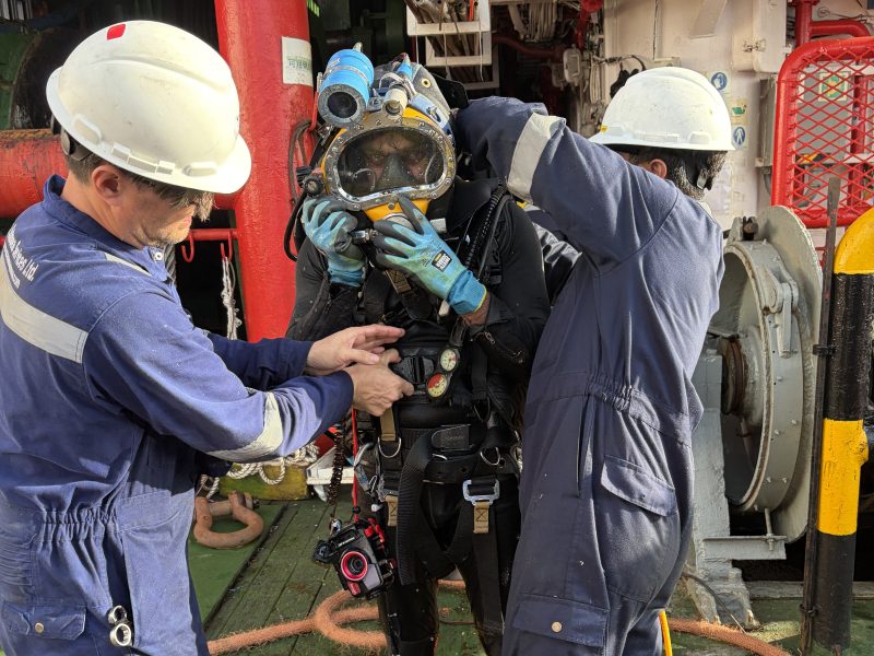 Thai Subsea divers preparing on deck